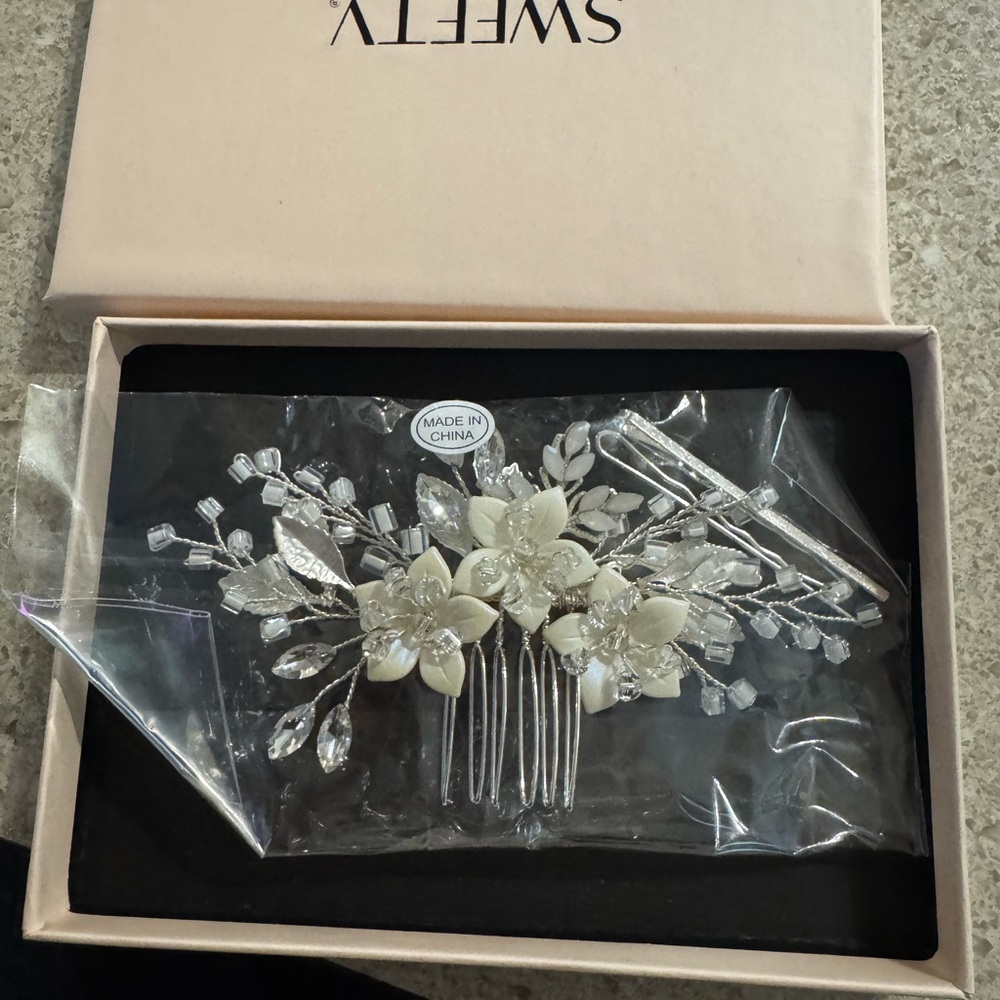 Elegant Silver and Cream Hair Comb